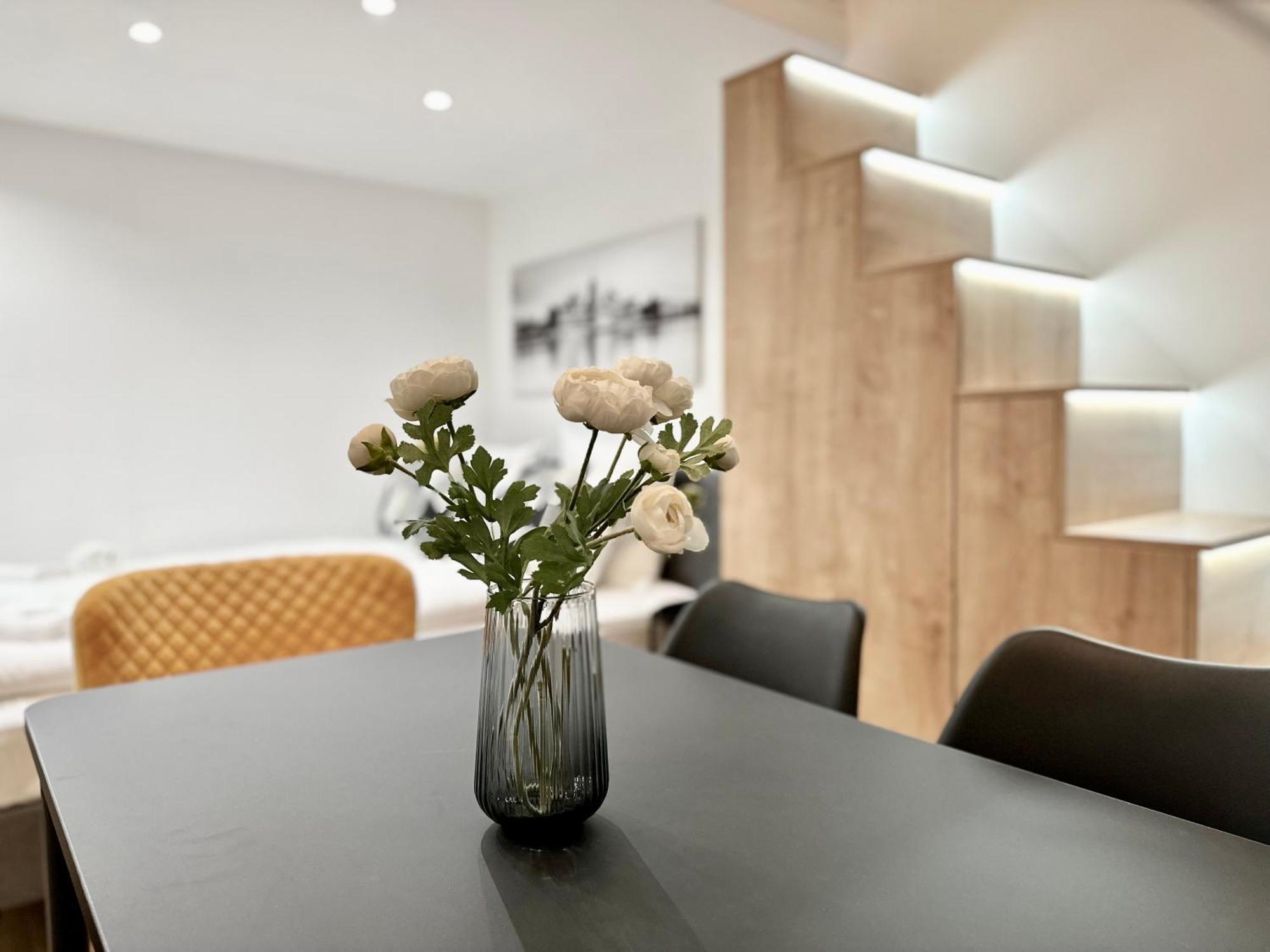 Premium Apartment By Hi5- Brody Street Boedapest Buitenkant foto