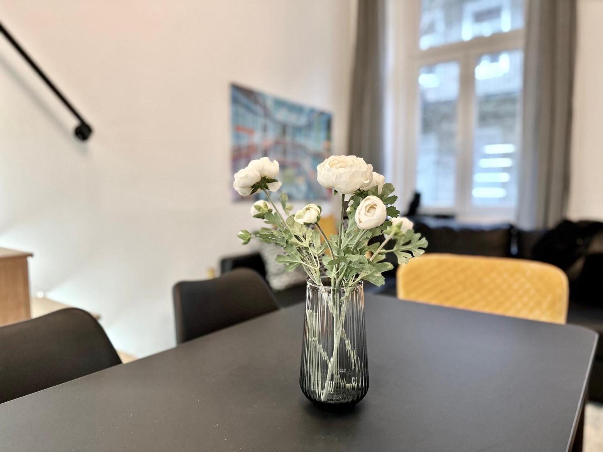 Premium Apartment By Hi5- Brody Street Boedapest Buitenkant foto