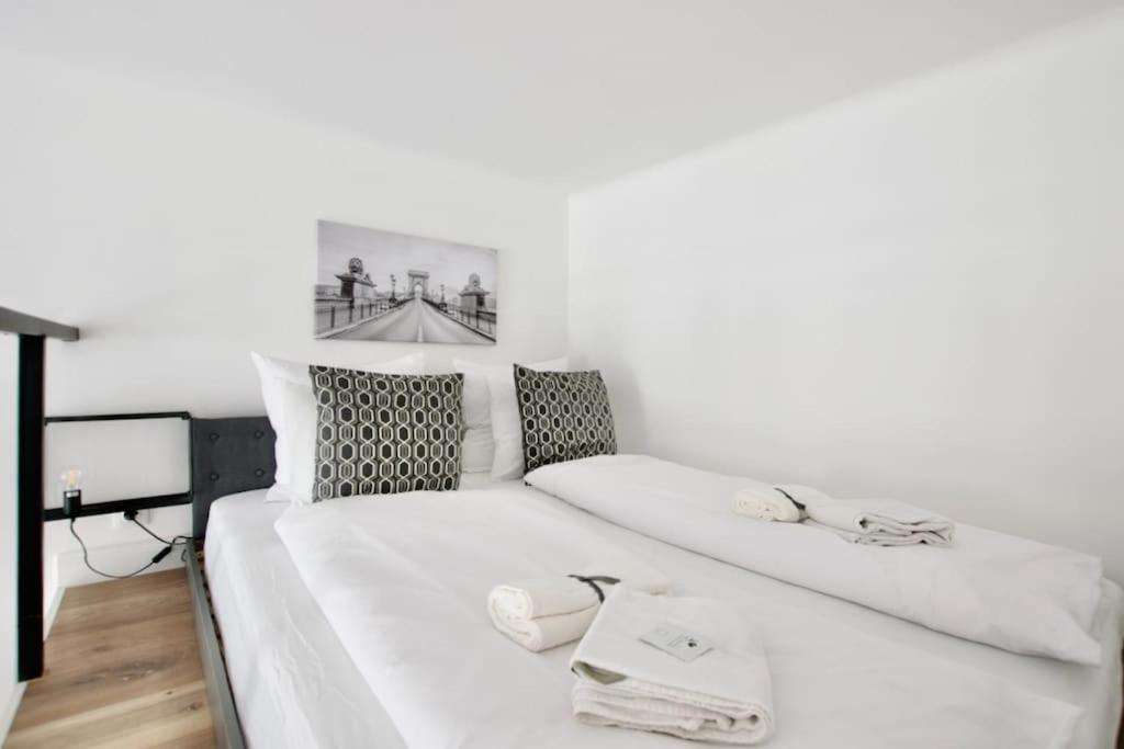 Premium Apartment By Hi5- Brody Street Boedapest Buitenkant foto