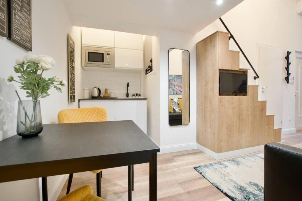 Premium Apartment By Hi5- Brody Street Boedapest Buitenkant foto
